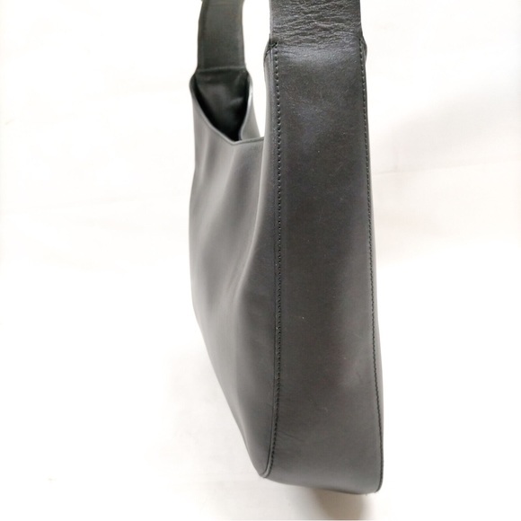 ✨SOLD✨ PRADA • AUTHENTIC VINTAGE BLACK GENUINE LEATHER LOGO STRAP SHOULDER BAG - Picture 4 of 9